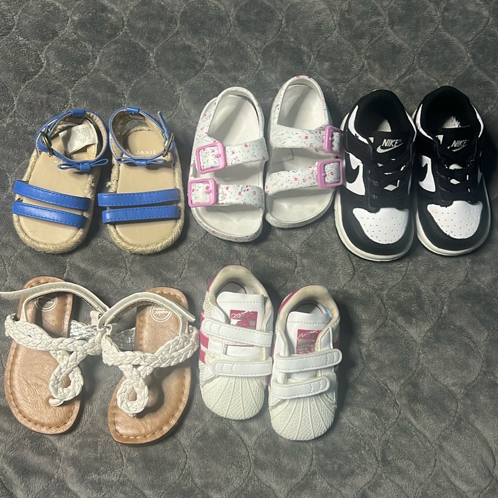 Bundle shoe girls